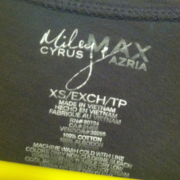 Simple grey long sleeve. - Picture 2 of 3