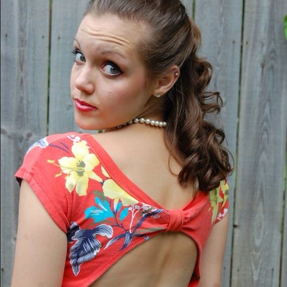 🎀SOLD IN BUNDLE!🎀 Floral Bodycon Dress! - Picture 2 of 3