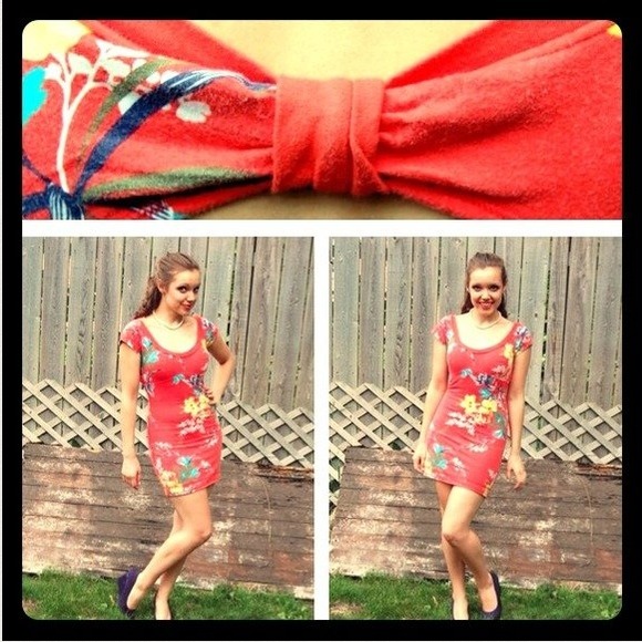 🎀SOLD IN BUNDLE!🎀 Floral Bodycon Dress! - Picture 3 of 3