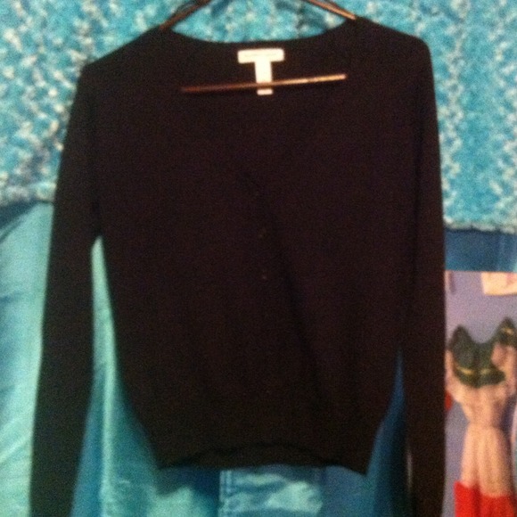 Black cardigan. - Picture 2 of 2