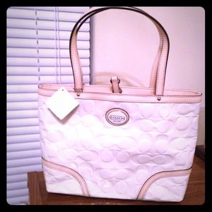 For @ryankenichi COACH Peyton Small Patent Tote!