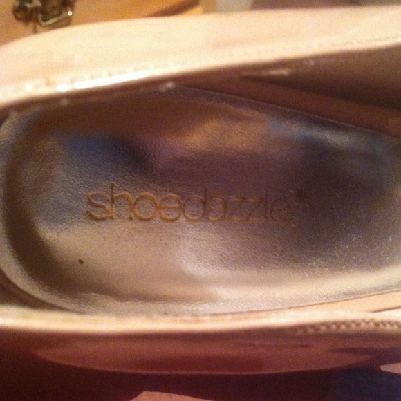 Shoes 👠👠 - Picture 3 of 4