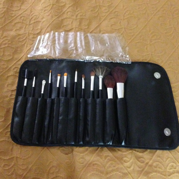 Beauté Basics 12-Pc Brush Set - Picture 1 of 4