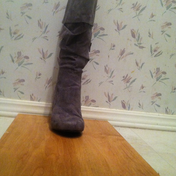 Grey boots - Picture 3 of 4