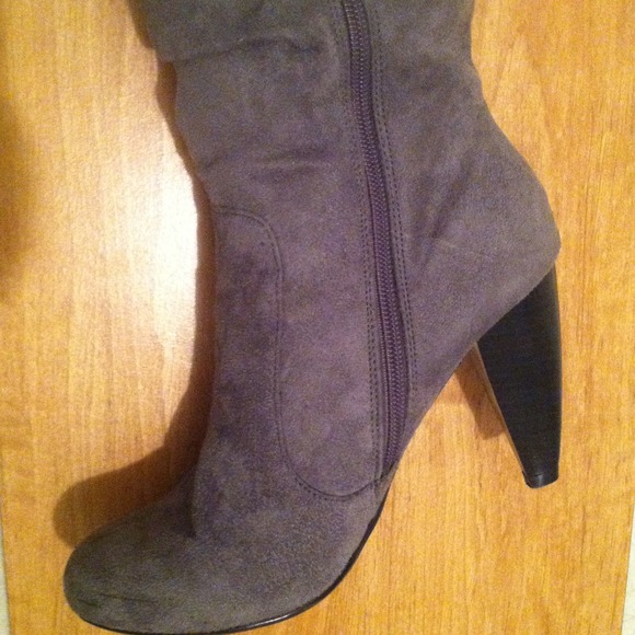 Grey boots - Picture 4 of 4