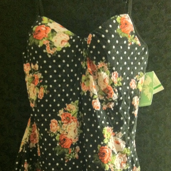 Loose fitting tank with built in bra