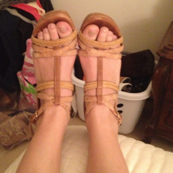 Stuart Weitzman - Picture 2 of 4
