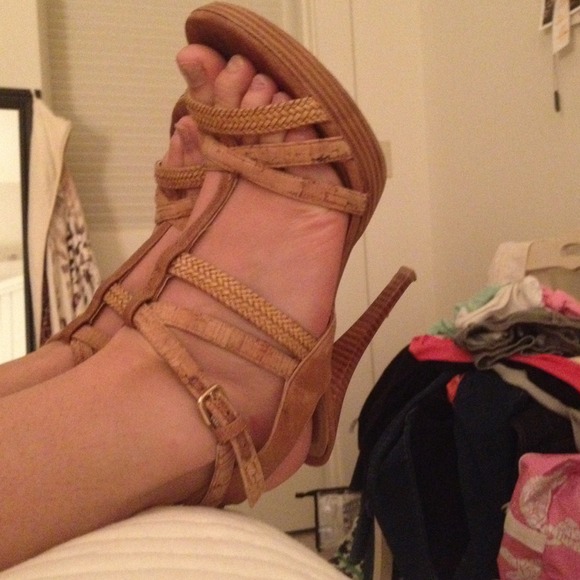 Stuart Weitzman - Picture 3 of 4