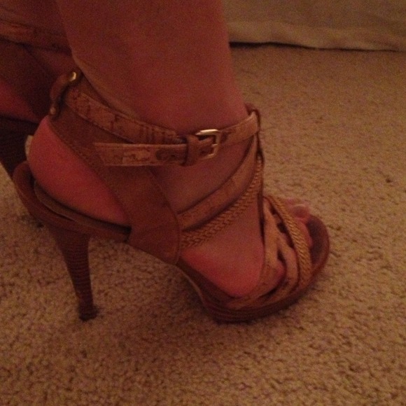 Stuart Weitzman - Picture 4 of 4