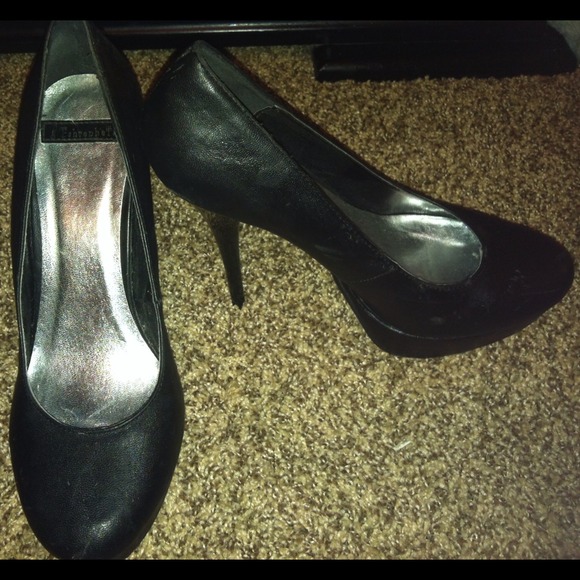 5" Black pumps by Fahrenhet
