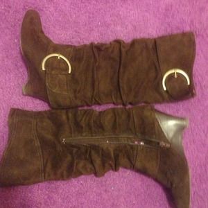Sued brown boots ON HOLD