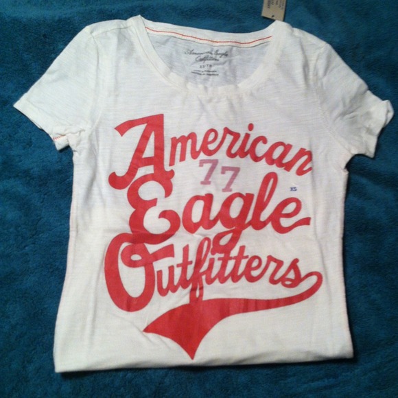 NWT  T- shirt