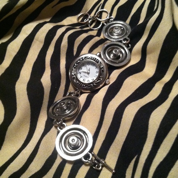 Interchangeable button watch - Picture 2 of 3