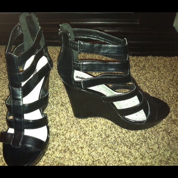 Black strappy wedges by Dollhouse.