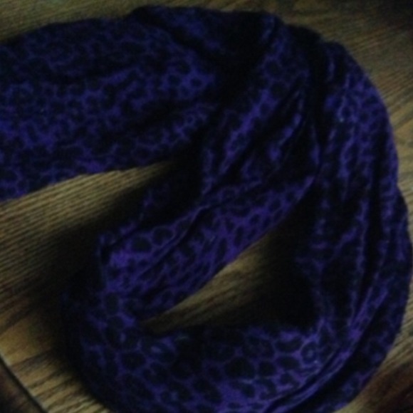REDUCED! 💕Cheetah scarf