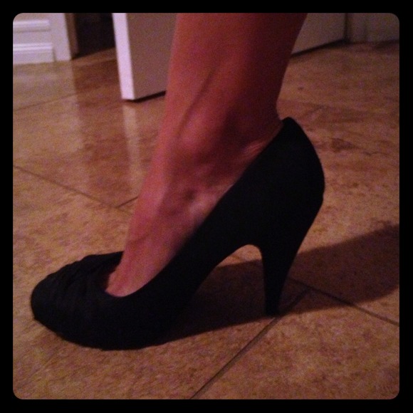 BUNDLED Black pumps SOLD
