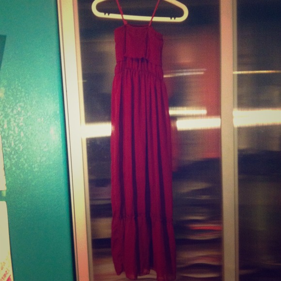Dresses & Skirts - Maroon maxi dress