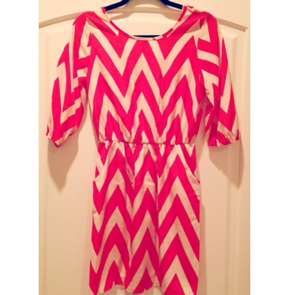 **REDUCED** Chevron Print 3/4" Sleeve Dress - Picture 3 of 4