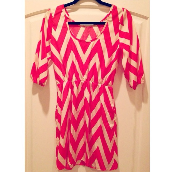 **REDUCED** Chevron Print 3/4" Sleeve Dress - Picture 4 of 4