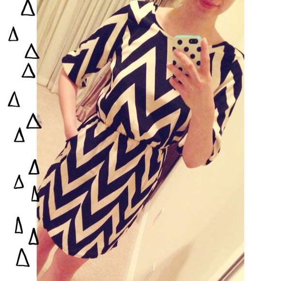 **REDUCED** Chevron Print 3/4" Sleeve Dress