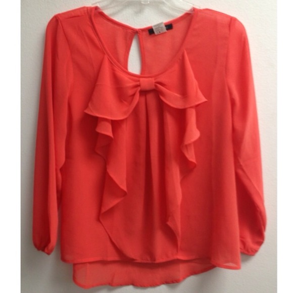 **REDUCED** Front Ruffle Bow Blouse - Picture 1 of 4