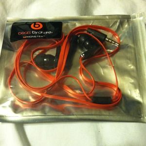✨🎧Beats by Dr.Dre earphones🎧✨