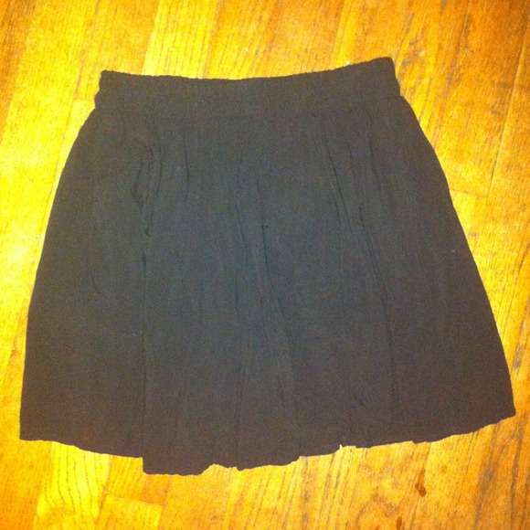 ✨TRADED✨BRANDY MELVILLE LUMA SKIRT