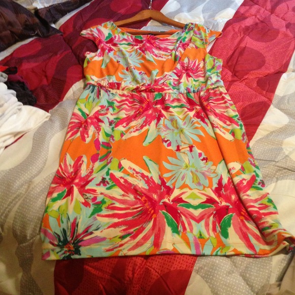 Beautiful floral print dress.