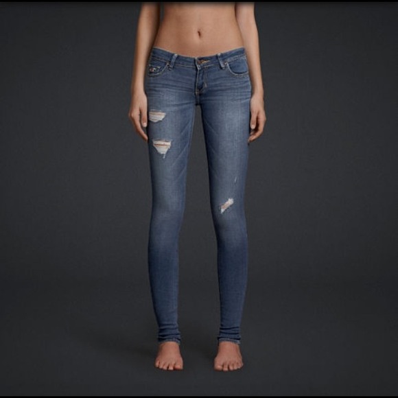 ⛔SOLD⛔Distressed Hollister Skinny Jeans