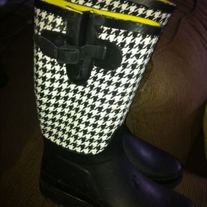 Size 9 Rainboots