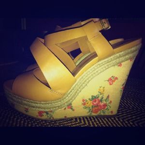 Jessica Simpson Wedge Size 8.5