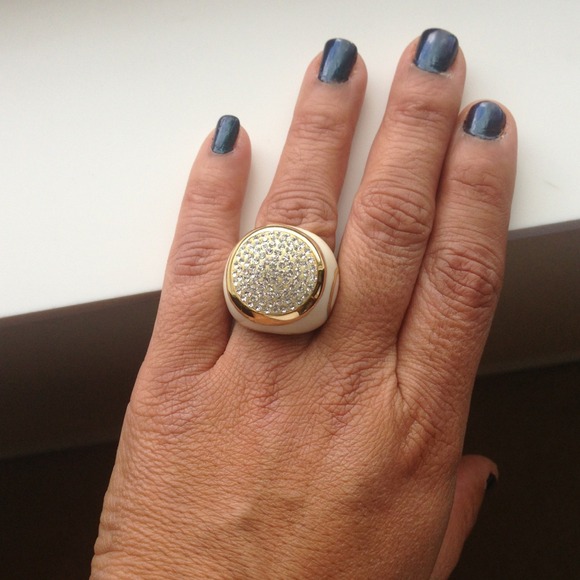 Host Picks💥💥💃👍 8/14!!!Swarovski crystals ring - Picture 2 of 4