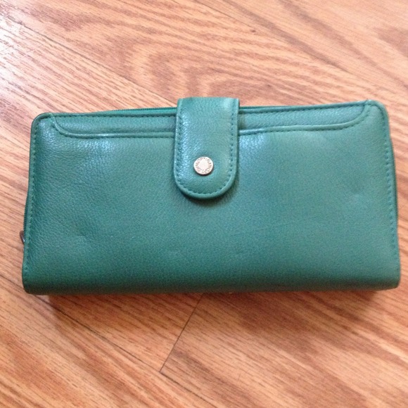 Clutches & Wallets - ❇Buxton green wallet❇