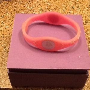 Power balance bracelet