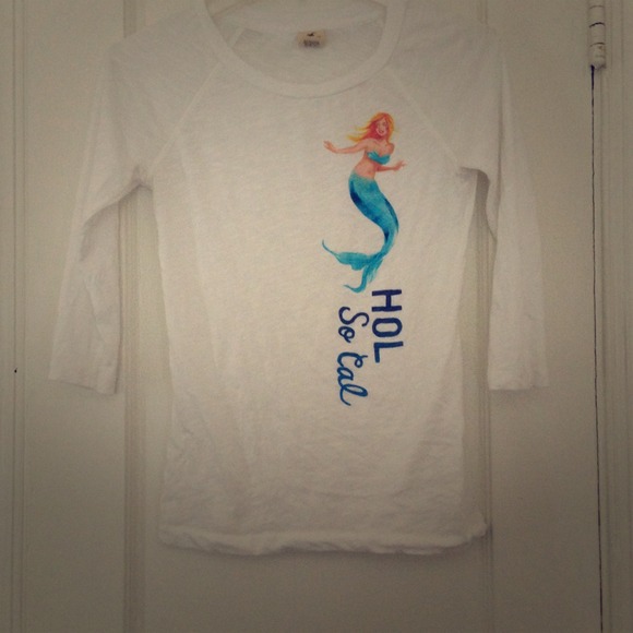 White hollister shirt