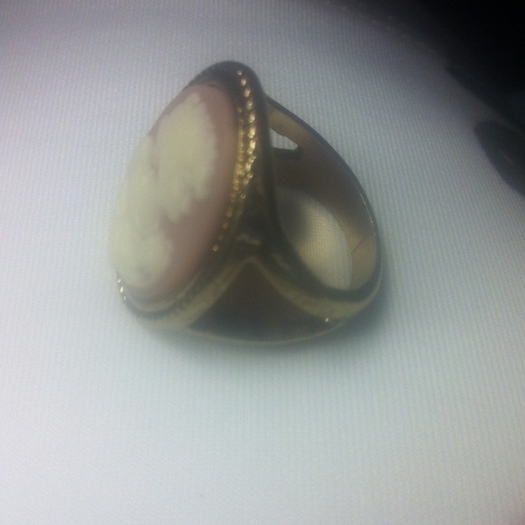 Size medium ring - Picture 2 of 2