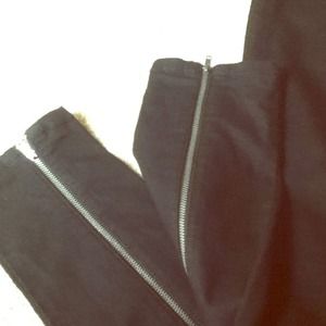 Jennifer Lopez Black Zippered Jeggings!