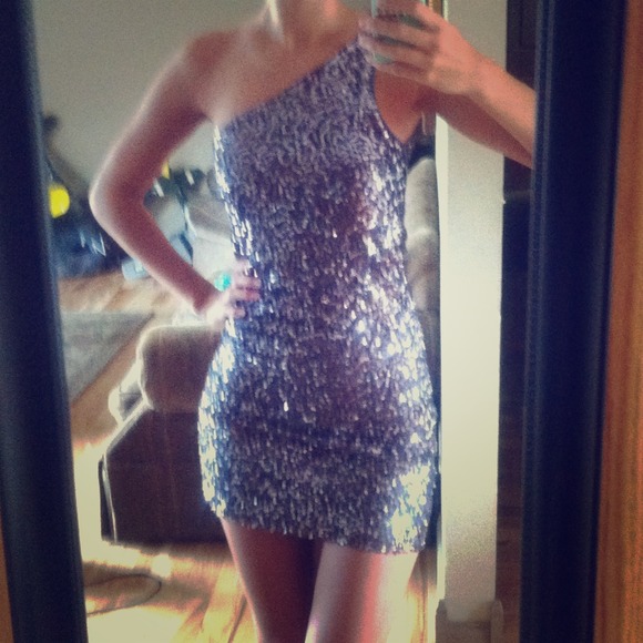NWT--One shoulder, silver sequins dress👗