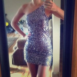 NWT--One shoulder, silver sequins dress👗