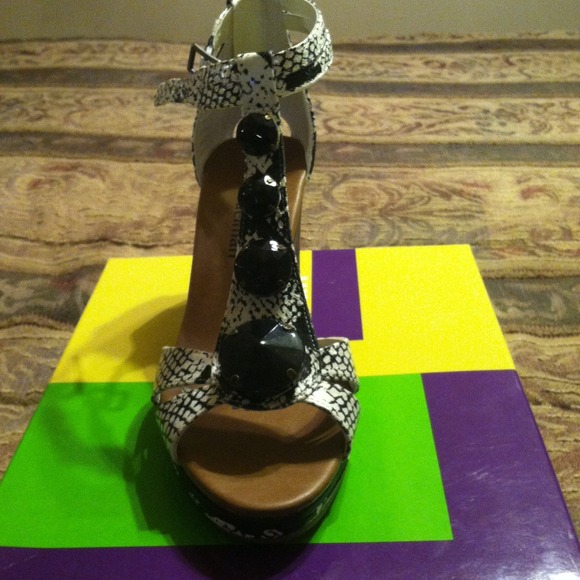 Shoes - Picture 2 of 3