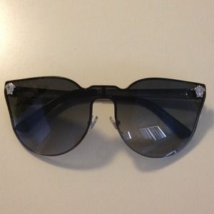 ❌SOLD TO BREE❌Versace cat eye medusa sunglasses