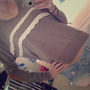 Sweatshirt lace detail