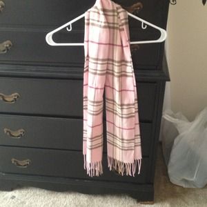 Cute Burberry style scarf