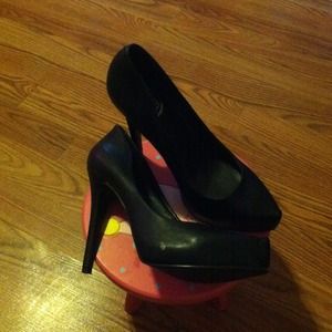 Jessica Simpson black high heels