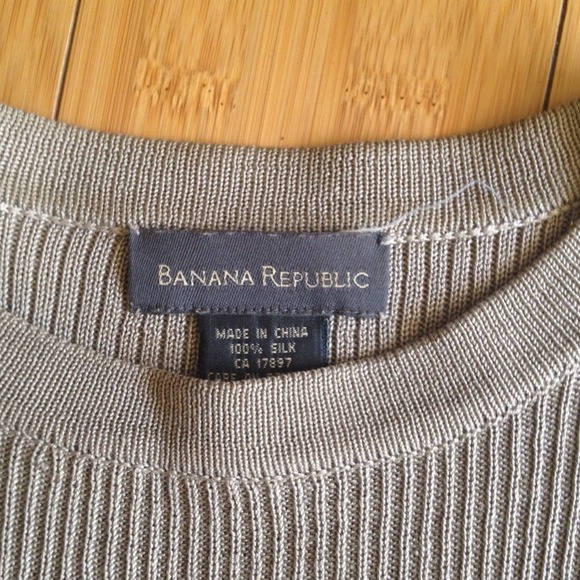 Banana Republic Taupe Silk Sweater - Picture 3 of 4