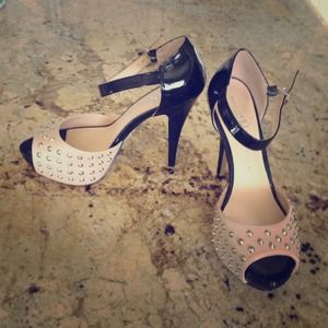 Rock & Republic Pumps.