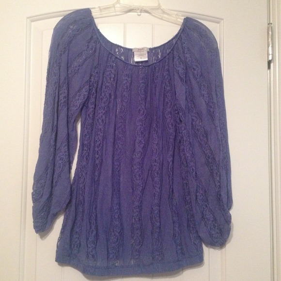 BUNDLED! Blue lace top with billowy sleeves