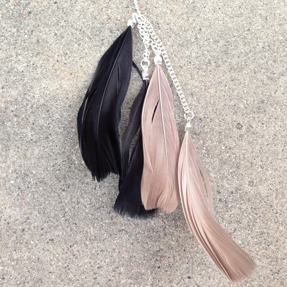 Feather Necklace - Picture 2 of 2