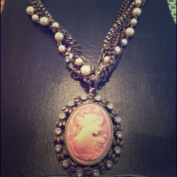 Gorgeous Vintage style necklace!!