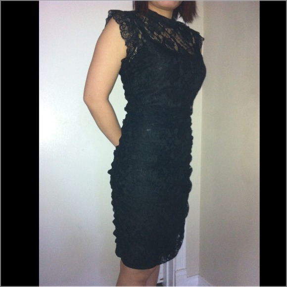 Elegant Lace Dress - Picture 4 of 4